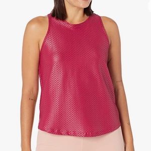 NWT Koral Aerate Netz Tank in beautiful berry color